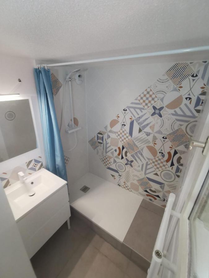 Appartement 2 Chambres Avec Piscine Face A La Mer A La Coudouliere Six-Fours-les-Plages Exterior photo